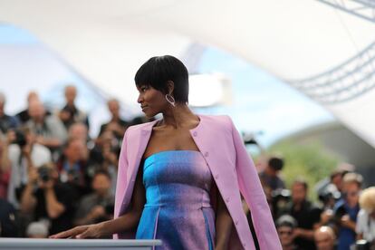 La actriz Damaris Lewis posa durante el pase gráfico de la película 'BlacKkKlansman' en Cannes, el 15 de mayo de 2018.