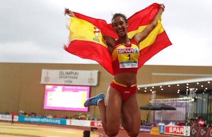 María Vicente, tras ganar el heptatlón en los Europeos sub-18.