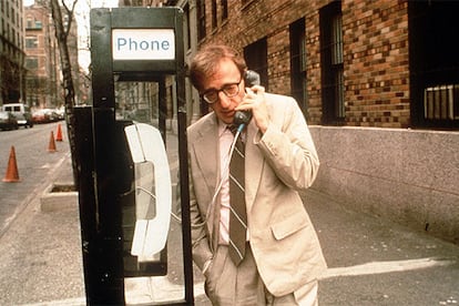 Woody Allen, en una escena de <i>Misterioso asesinato en Manhattan.</i>