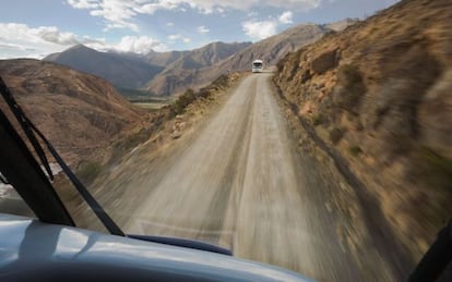 Carretera de monta&ntilde;a cerca de Urubamba, en la regi&oacute;n andina de Cuzco (Per&uacute;). 