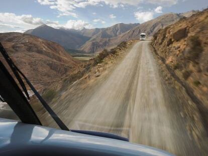 Carretera de monta&ntilde;a cerca de Urubamba, en la regi&oacute;n andina de Cuzco (Per&uacute;). 