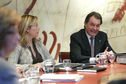 El presidente de la Generalitat, Artur Mas, y la vicepresidenta, Joana Ortega, durante la reunión semanal del ejecutivo catalán.