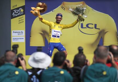 Alaphilippe, en el podio.