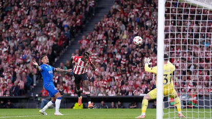 Nico Williams, en el momento de lograr el segundo gol del Athletic ante el Rangers.