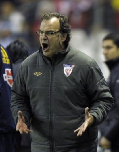 Bielsa, durante el partido contra el Atlético.