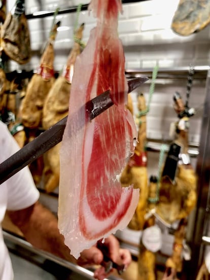 Loncha de paletilla de jamón de castañas y bellotas /Capel