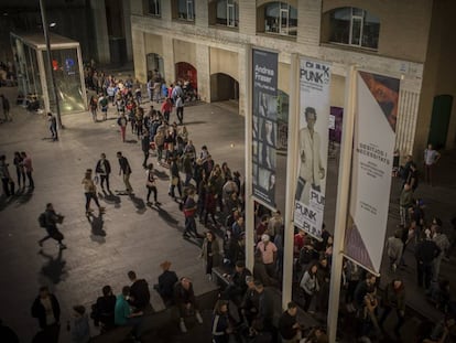 Colas ante el Macba durante la Nit dels Museus, el año pasado.