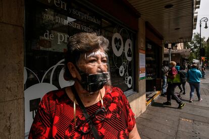 Guadalupe León, de 73 años, este lunes en el centro de la capital.