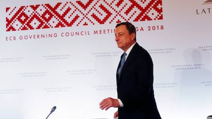 Mario Draghi sostiene que ha llegado el momento de aumentar los salarios.