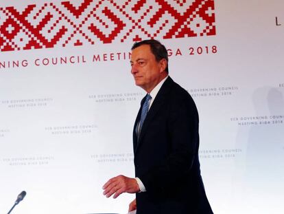 Mario Draghi sostiene que ha llegado el momento de aumentar los salarios.