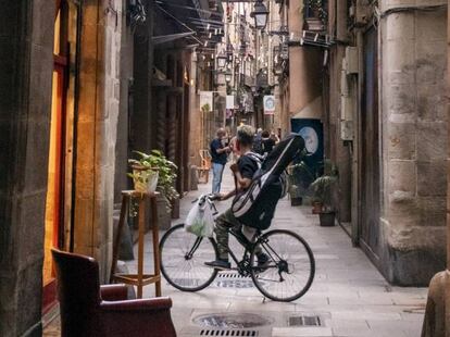 Una calle de Ciutat Vella, en Barcelona.