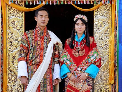 La princesa Euphelma Choden Wangchuck y Dasho Thinlay Norbu el día de su boda.