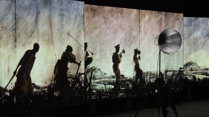 Exposición audiovisual 'More Sweetly Play the Dance', de William Kentridge.