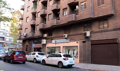 Fachada del edificio de la calle de Ramiro II donde vivía Alicia, en el distrito de Chamberí.