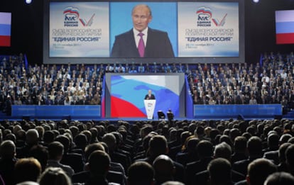 El primer ministro, Vladimir Putin, habla en el congreso de Rusia Unida.