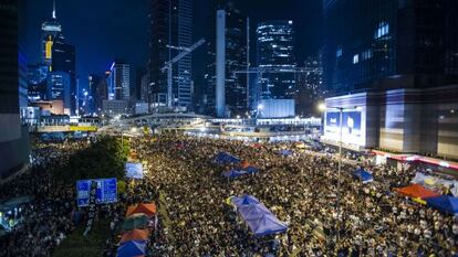 Manifestantes prodemocracia de Hong Kong en el distrito de Admiralty.