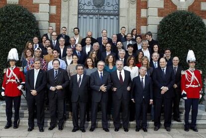 El alcalde de Barcelona, Xavier Trías (en la primera fila, cuarto por la izquierda), entre Augusto Delkáder, presidente de PRISA Radio e Ignacio Polanco, presidente del Grupo PRISA, a su lado, Javier Godó, presidente de La Vanguardia.