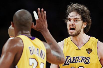 El jugador español Pau Gasol ganó su segundo anillo como campeón de la NBA con los Lakers.