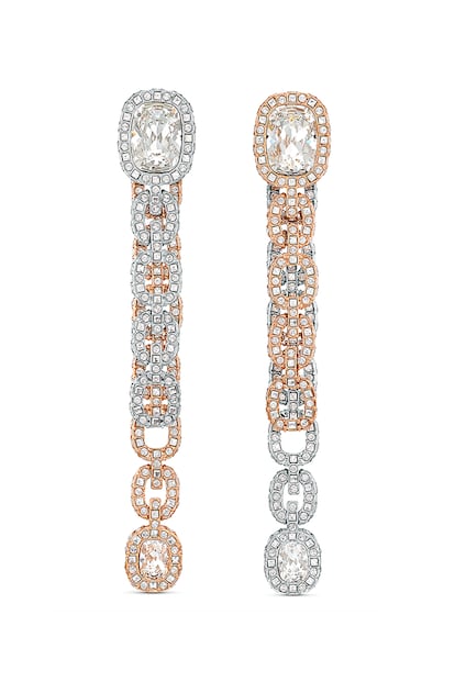 Pendientes largos de Swarovski (249 €).