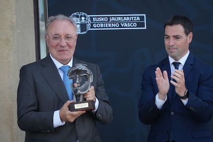 El presidente de Sidenor, José Antonio Jainaga, recibió la semana pasada en San Sebastián el Premio Joxe Mari Korta de manos del lehendakari Imanol Pradales.