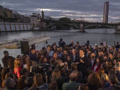 Albert Rivera, el pasado miércoles durante su intervención en un acto con simpatizantes a bordo de un barco en Sevilla.