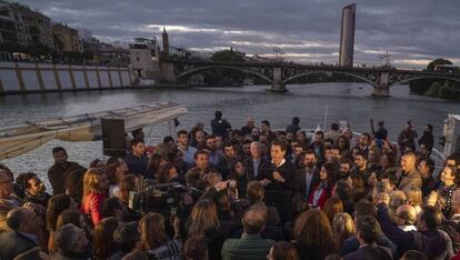 Albert Rivera, el pasado miércoles durante su intervención en un acto con simpatizantes a bordo de un barco en Sevilla.