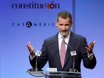 Felipe VI, ayer durante su intervenci&oacute;n en la inauguraci&oacute;n de la exposici&oacute;n &lsquo;40 a&ntilde;os de diplomacia en democracia&rsquo;.  