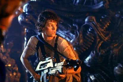 La teniente Ripley (Alien) también responde a esa tendencia de superheroínas masculinas a la que se sumaron Demi Moore (La teniente O'Neal) o Jamie Lee Curtis (Acero Azul). Pura fibra y actitudes alejadas de la candidez femenina para luchar contra el octavo pasajero.