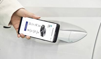 El móvil no solo permite abrir y arrancar algunos coches: también controlar la climatización o manejar las luces, entre otros.