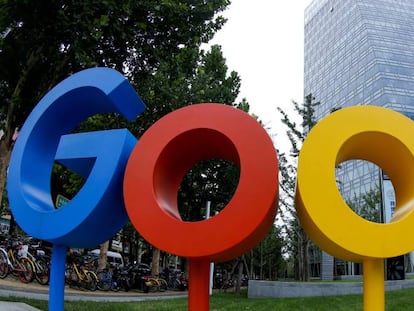 Logo de google en sus oficinas de Pekin. 