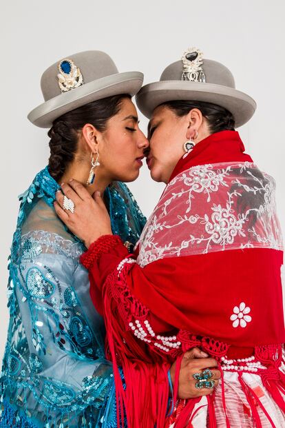 'Beso de Chola' (2016), fotografía de Adriana Bravo.