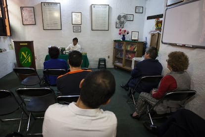 Sesión de Neuróticos Anónimos en la Ciudad de México