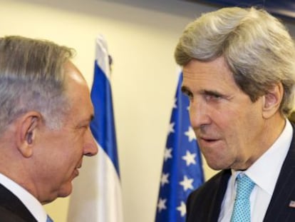El primer ministro israel&iacute;, Benjam&iacute;n Netanyahu, junto al secretario de Estado de EE UU, Jhon Kerry, el pasado lunes 31 de marzo. 