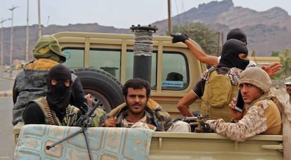 Milicias del sur de Yemen se dirigen a la ciudad de Adén el 28 de enero de 2018.