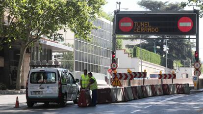 Tunel de María de Molina cerrado por obras.