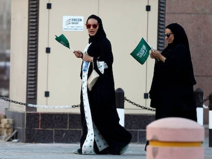 Mujeres saud&iacute;es durante el d&iacute;a nacional, el viernes