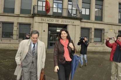 La teniente de alcalde, Marga Martín saliendo del juzgado