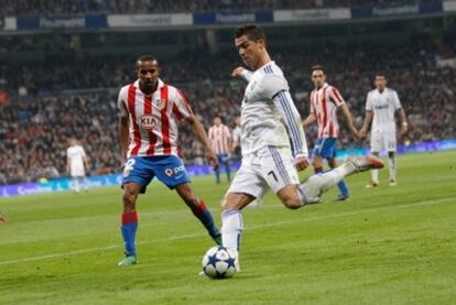 Cristiano Ronaldo durante un derbi la temporada pasada.