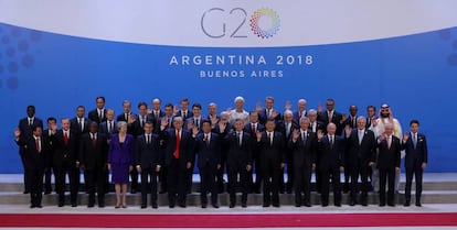 Los líderes del G20 en la fotografía de familia de la cumbre, este viernes en Buenos Aires.