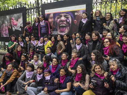 Mujeres fotoperiodistas durante la inauguración de la exposición 'Encuadres y miradas' en la Ciudad de México. 