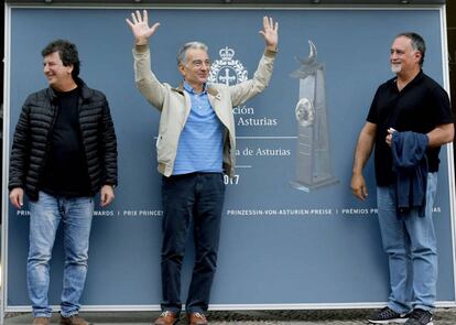 Los integrantes de Les Luthiers, Premio Princesa de Asturias de Comunicaci&oacute;n y Humanidades, Jorge Maronna (c), Horacio Turano (i) y Martin O&#039;Connor (d), el pasado d&iacute;a 14 en Oviedo.