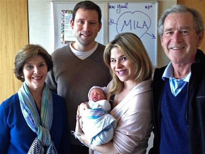 Los orgullosos abuelos y padres de Mila, en el programa 'Today's Show', de la cadena ABC, donde trabaja Jenna Bush.