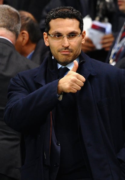 El director general del Manchester City Khaldoon Al Mubarak en el Etihad Stadium