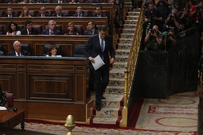 Mariano Rajoy se dirige a hablar en el Congreso de los Diputados.