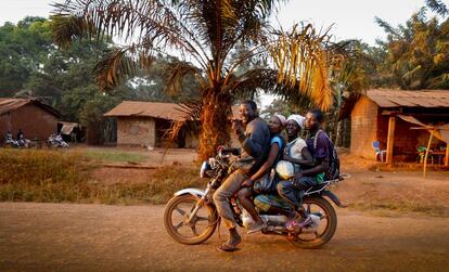 Camerún, en el puesto 152 de 189 del Índice de Desarrollo Humano, mantiene una política de puertas abiertas para los refugiados. Las zonas rurales son muy pobres y no tienen recursos suficientes para atender a sus nuevos vecinos. Por eso, reclaman más ayuda internacional.