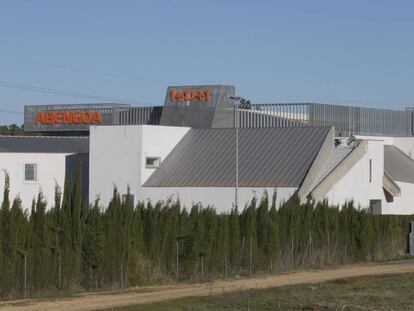 Exterior del complejo de Abengoa Water en Dos Hermanas (Sevilla). 