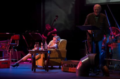 Ute Lemper y Mario Gas, en el montaje <i>The Bukowski Project</i>.