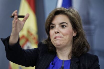 La vicepresidenta del Gobierno, Soraya S&aacute;enz de Santamar&iacute;a, durante la rueda de prensa posterior al Consejo de Ministros.