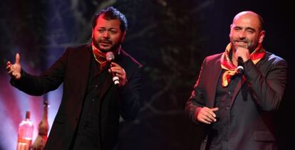 Edgar Oceransky (i) y Tontxu (d), en el concierto.