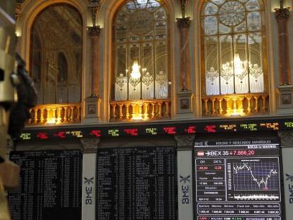 Paneles informativos de la Bolsa de Madrid.